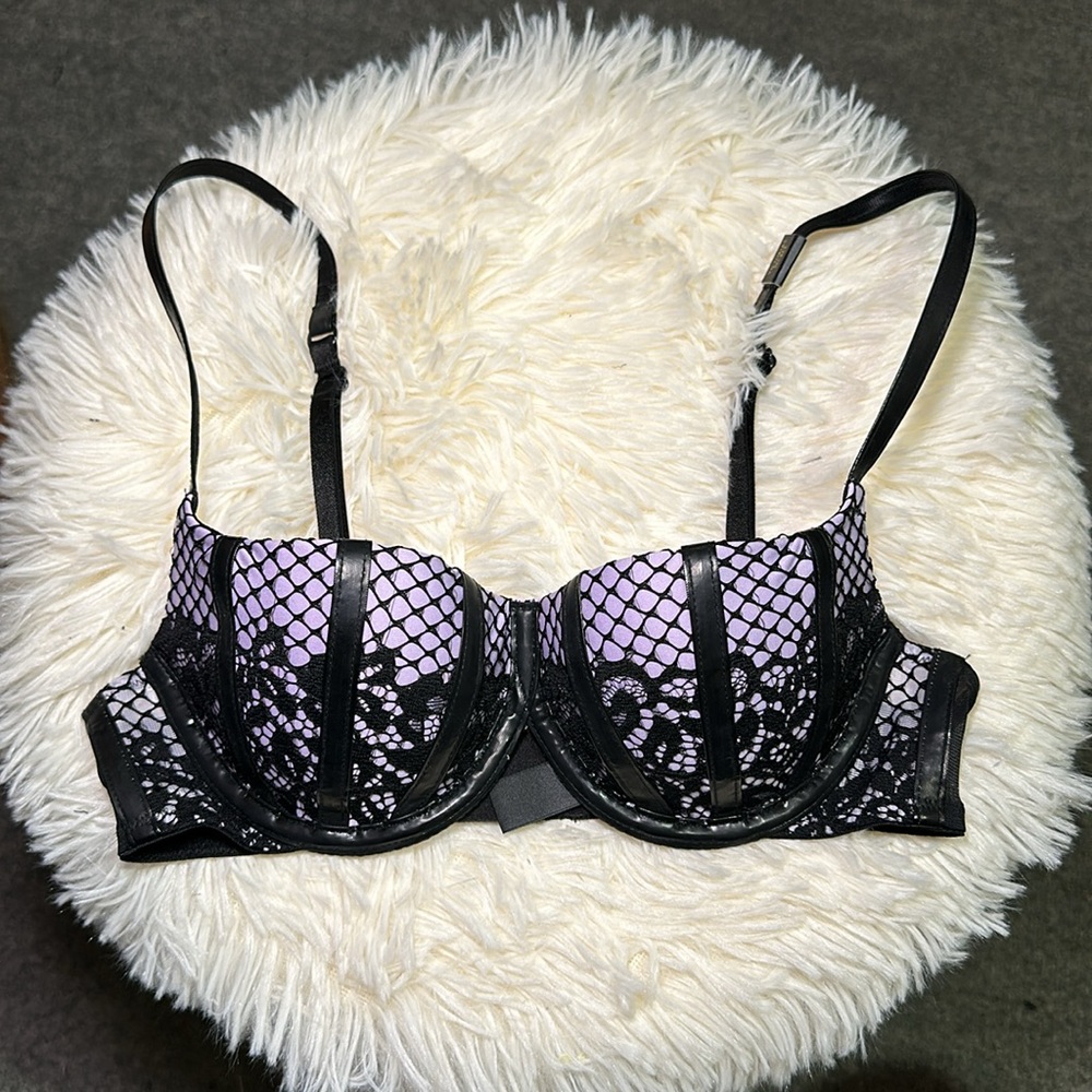 NWT VS PUSH UP BRA
